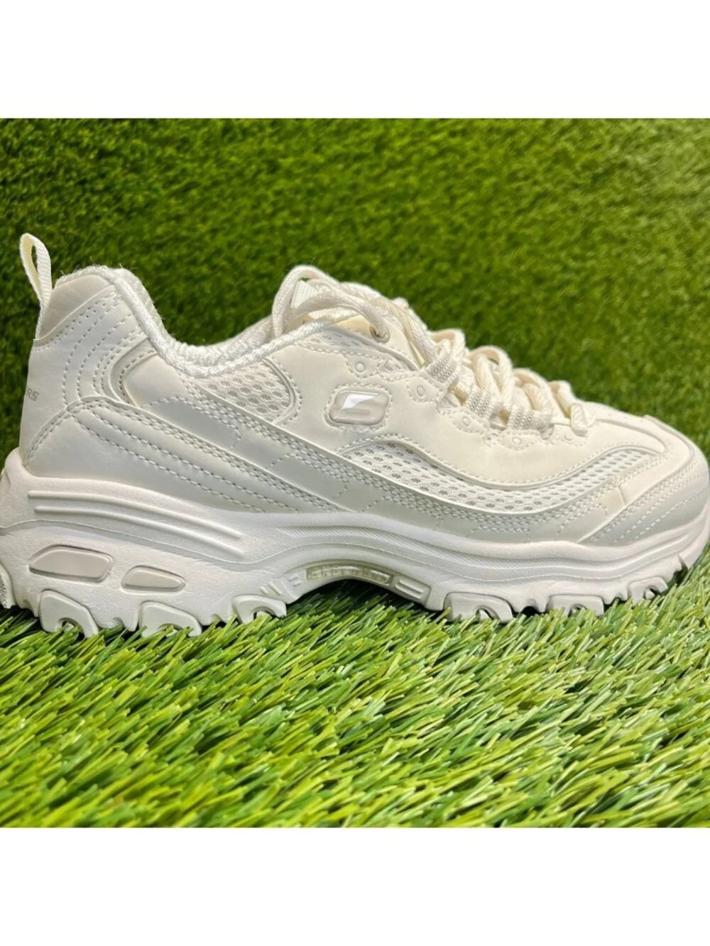 Skechers D'Lites 1.0 Womens Size 6 Off White Athletic Running Shoes Sneakers
